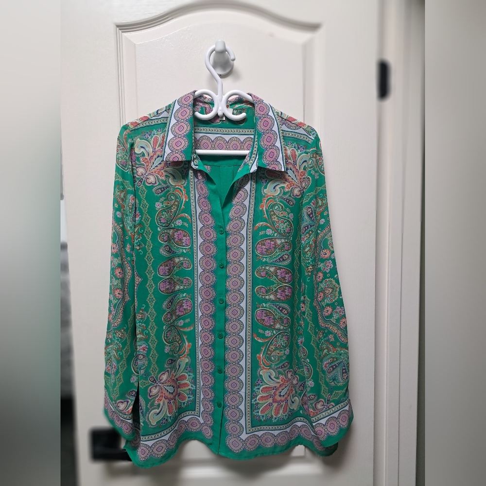 Beautiful Green Paisley Button-Up Blouse